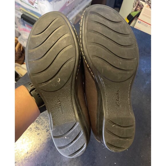 Clarks Collection Brown Leather Slip On Round Toe Shes Sz 7.5 - Picture 8 of 9